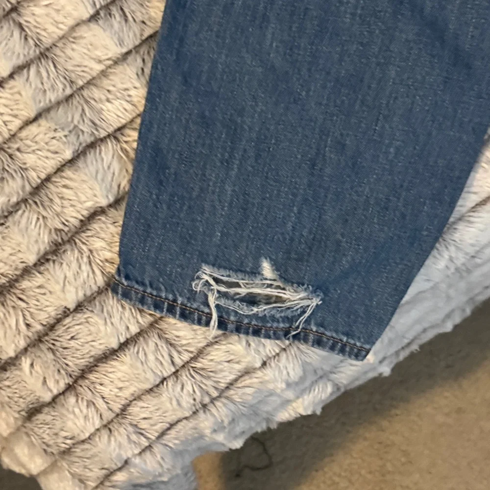 America eagle Tomgirl Distressed Jeans - Picture 3 of 6